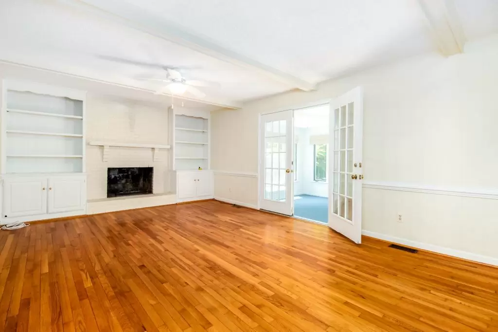 505 Lord Dunmore Drive, Virginia Beach, VA 23464 Debbie Woolard, Realtor®